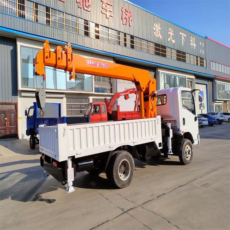 山海关区三轮随车吊定制 农用改装机自备吊中瑞长期出售